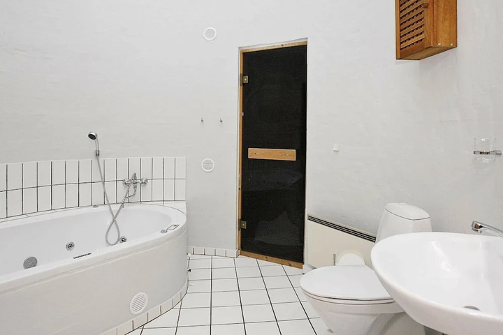 Room 8 of 15