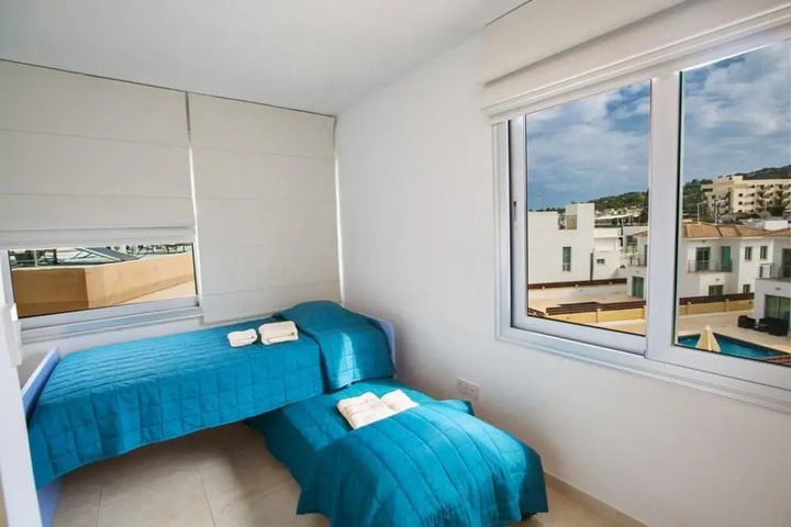 Room 2 of 20