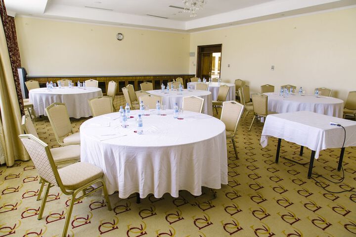 Ballroom/Hall 68 of 96