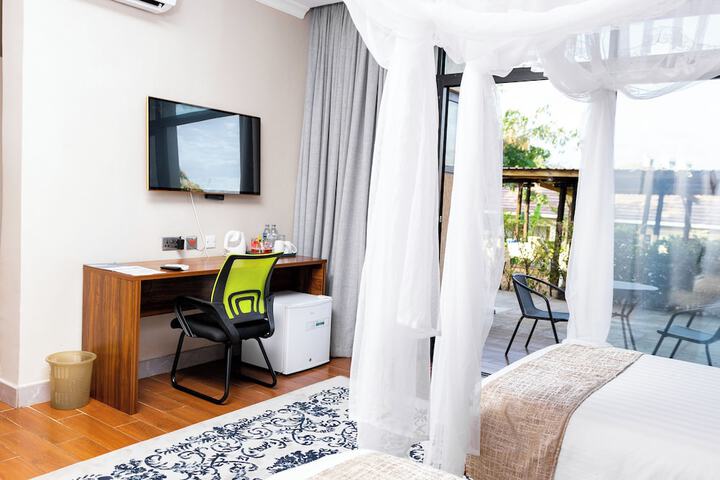 Room 3 of 40