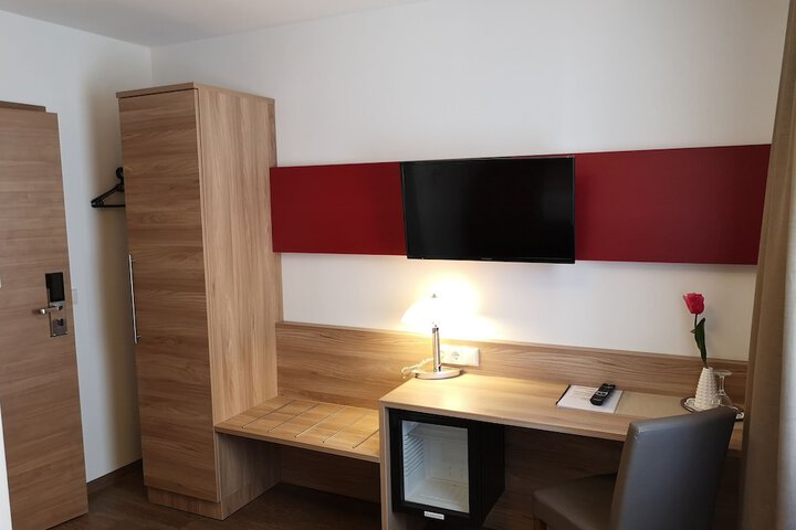 Room 51 of 145