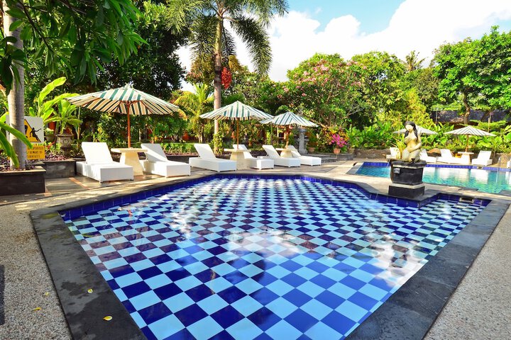 Hotel Pool