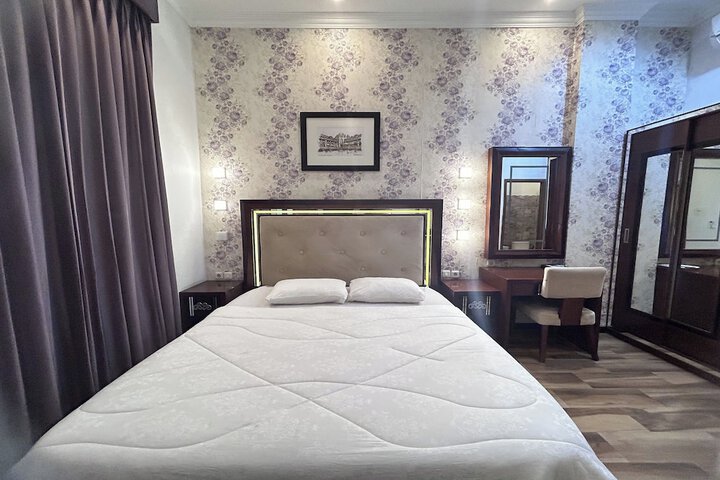 Room 8 of 61