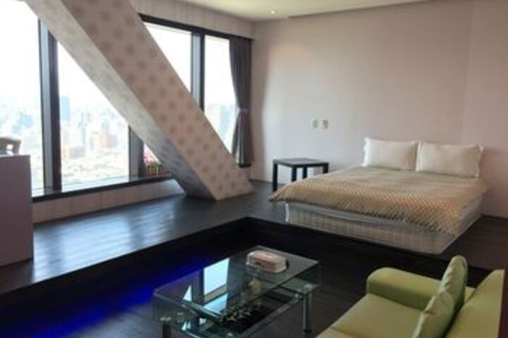 Room 33 of 73