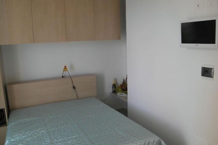 Room 4 of 64