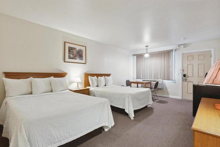 Standard Room, King or Two Doubles (1 of 6)