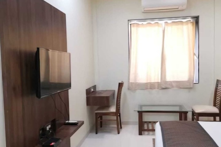 Room 6 of 11