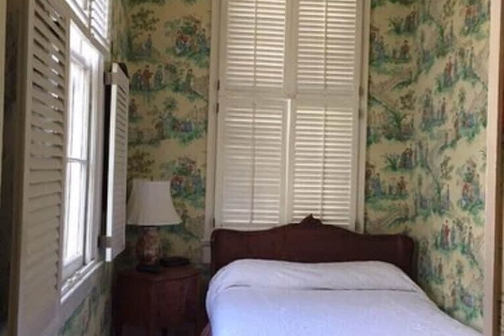 Room 18 of 49