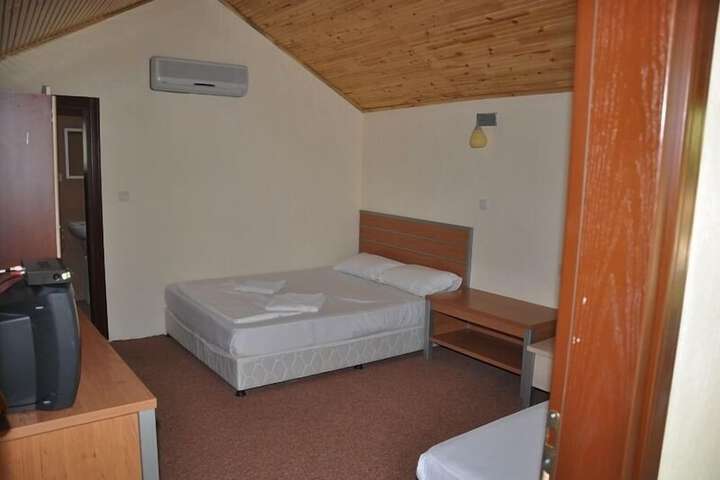 Room 2 of 10