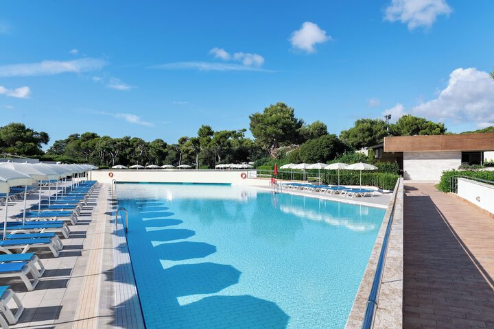 Hotel with Pool