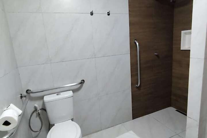 Room 15 of 34