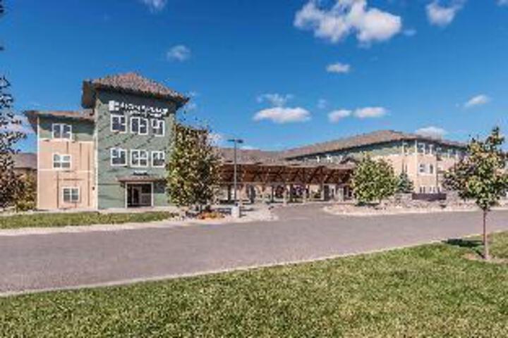 HOME PLACE LODGE AND SUITES in Williston, ND
