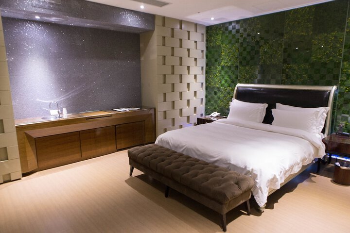Room 6 of 81