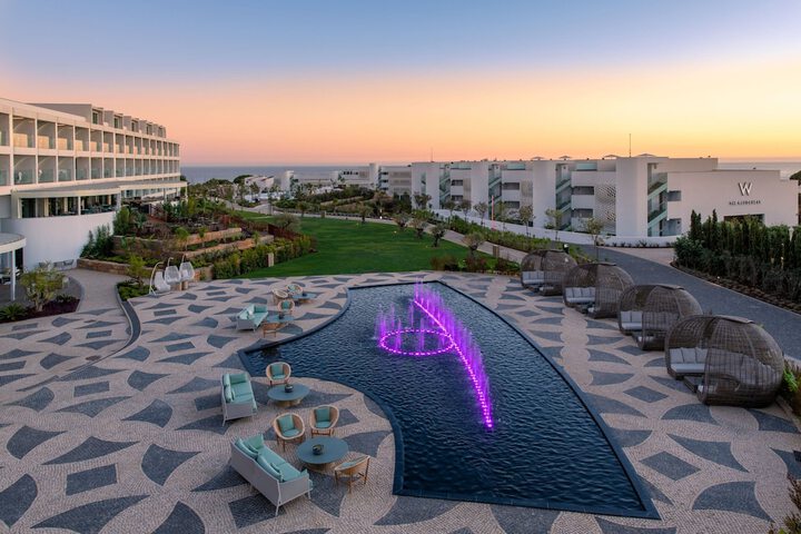 Hotel Exterior 136 of 164