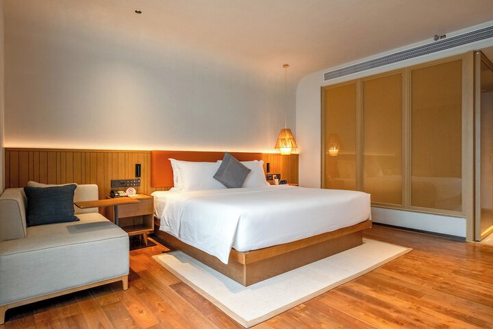 Room 25 of 143