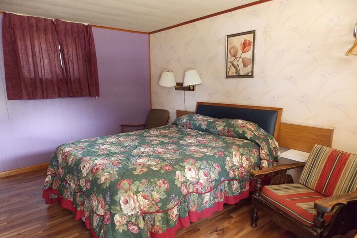 Room 27 of 49