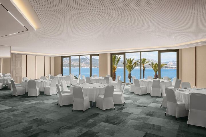 Ballroom/Hall 256 of 331