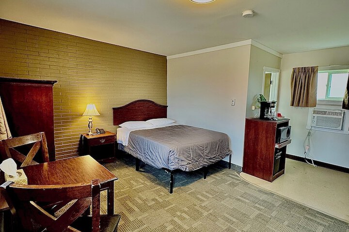 Room 2 of 39