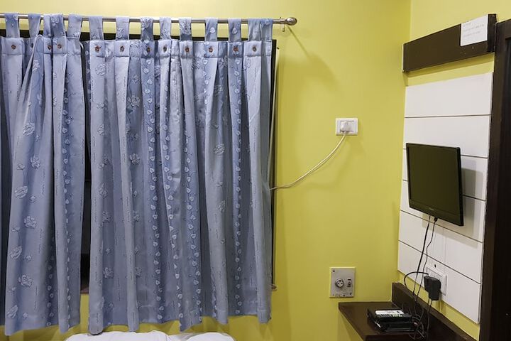 Room 2 of 58