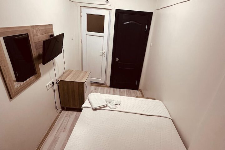 Room 7 of 32