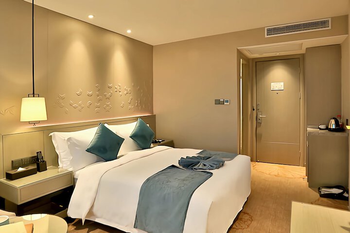 Room 26 of 100