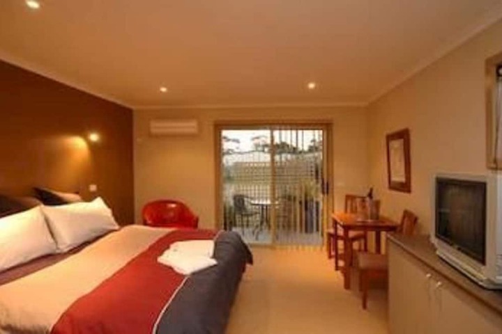 Room 3 of 9