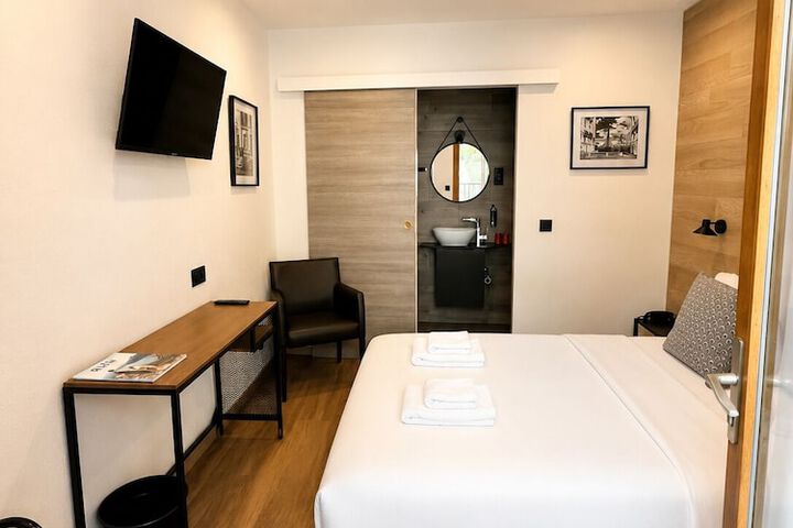 Room 32 of 51