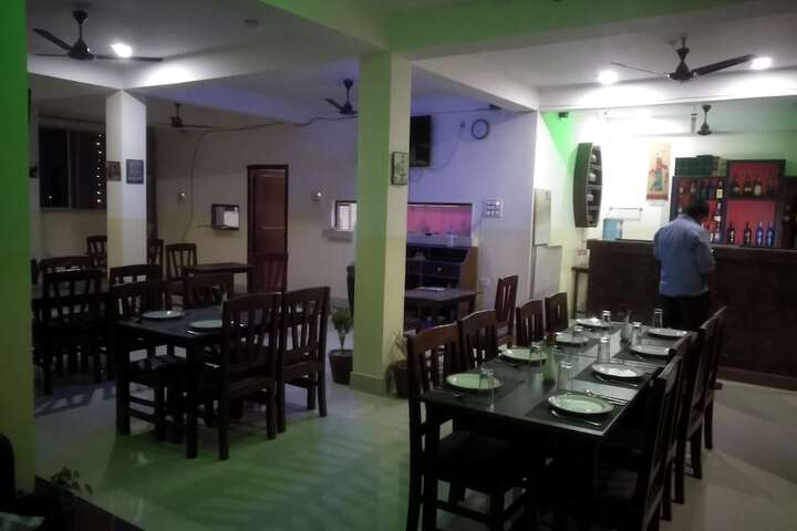 Dining 17 of 24