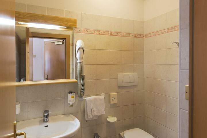 Room 32 of 113