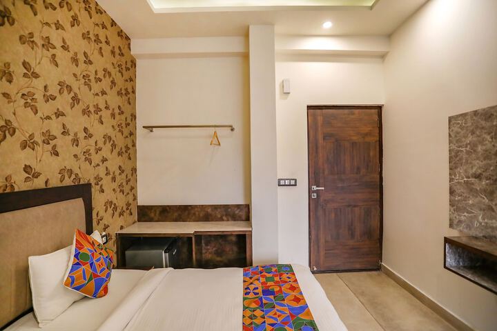 Room 21 of 32