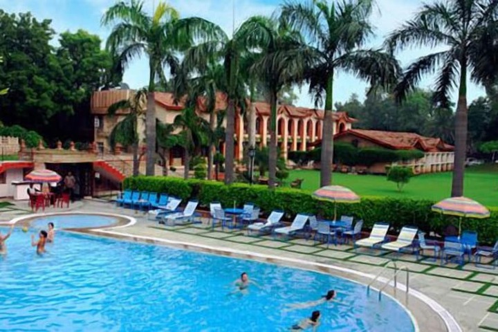 Pool 15 of 28