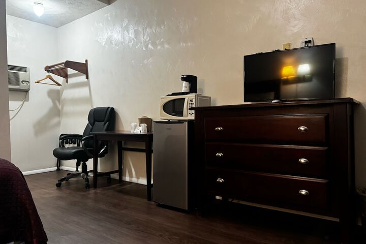 Economy Room 1 Double Bed (8 of 16)