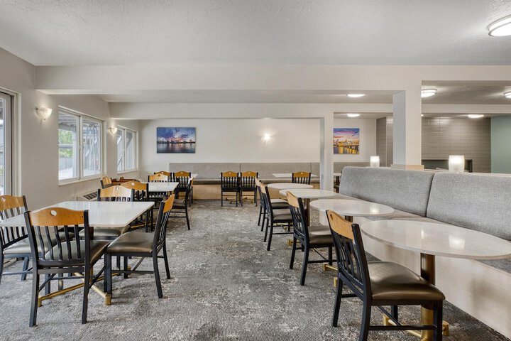 Breakfast/Coffee Service 63 of 79