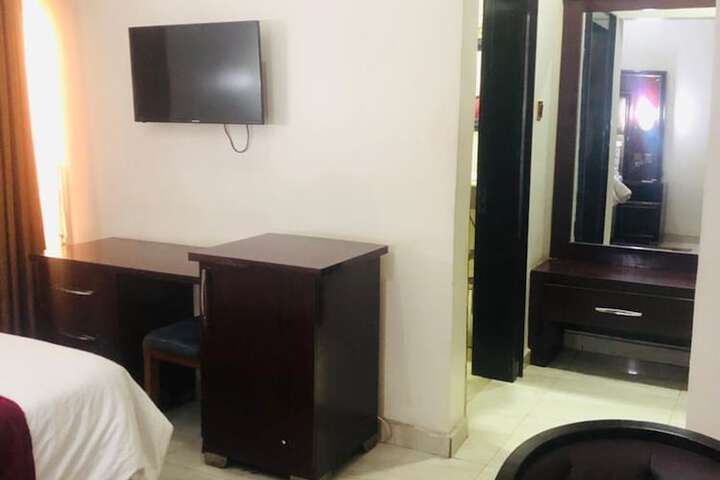 Room 9 of 29