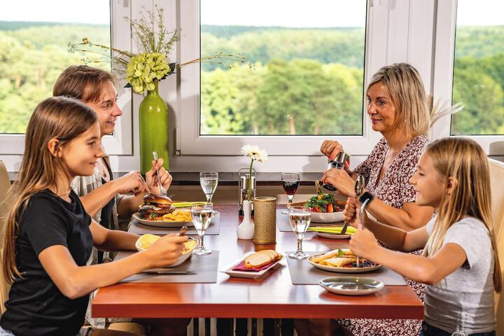 Dining 62 of 100