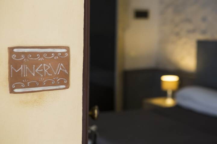 Room 5 of 92