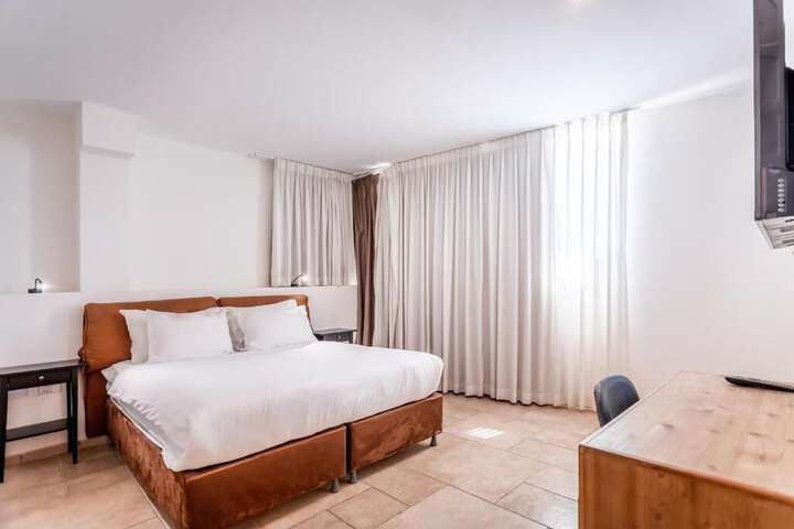 Room 2 of 13