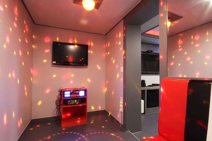 Lounge 98 of 121