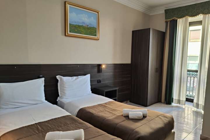 Room 5 of 65