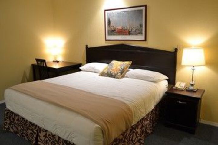 Room 9 of 20