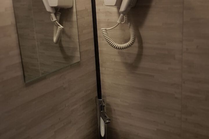 Room 26 of 45