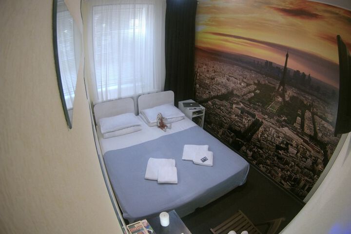 Room 8 of 11