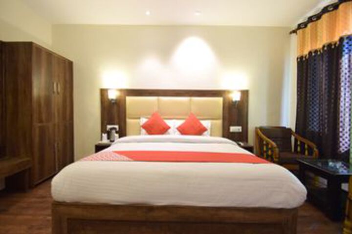 Room 13 of 27