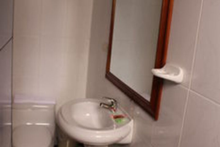Room 4 of 34