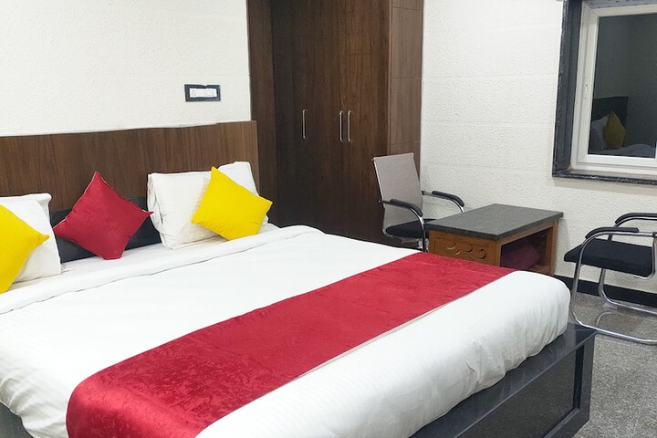 Room 8 of 14
