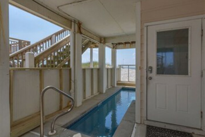 Pool 53 of 77