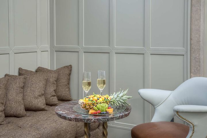 Lounge 74 of 91