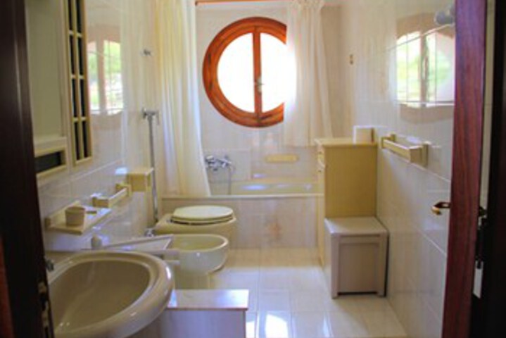 Room 3 of 40