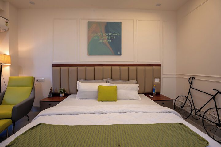 Room 4 of 12