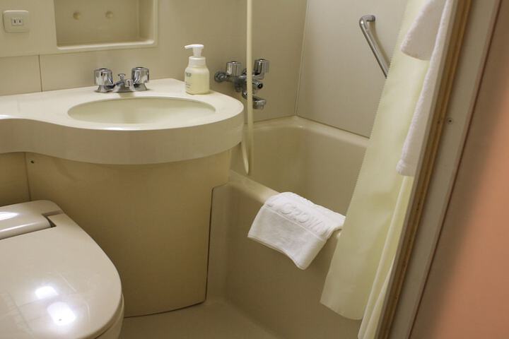 Room 8 of 33
